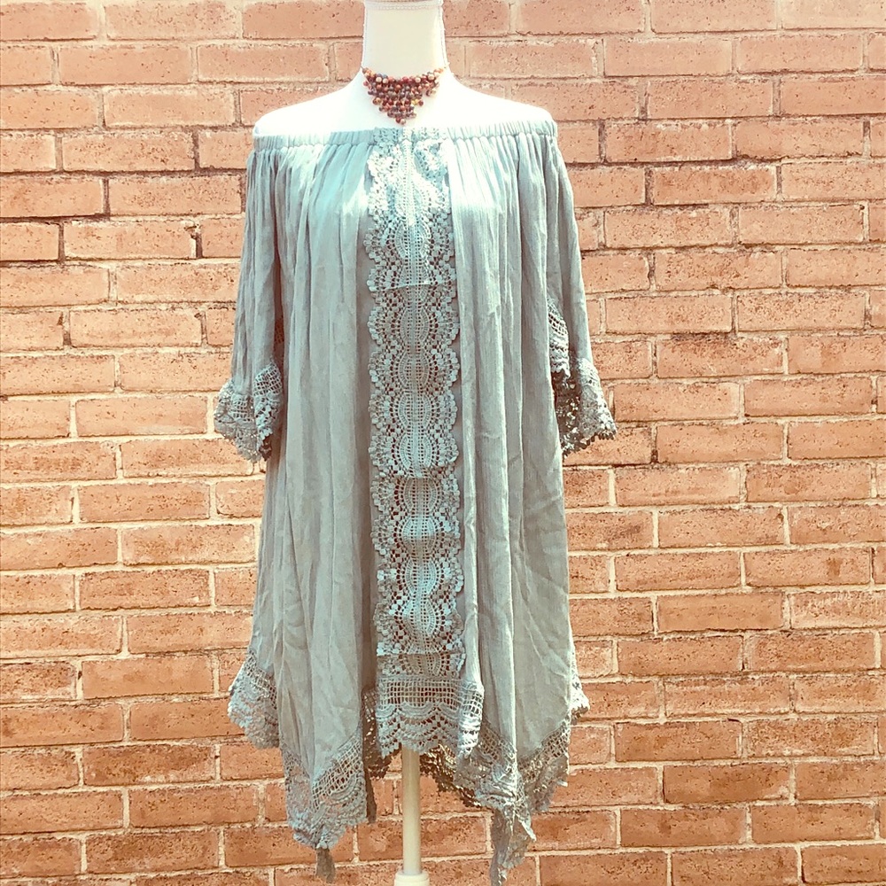 Gorgeous off shoulder Dress!